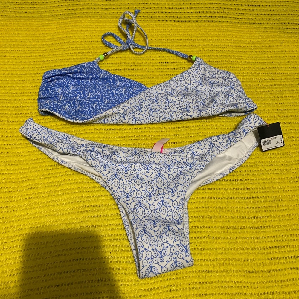 NWT Victoria’s Secret patterned bikini